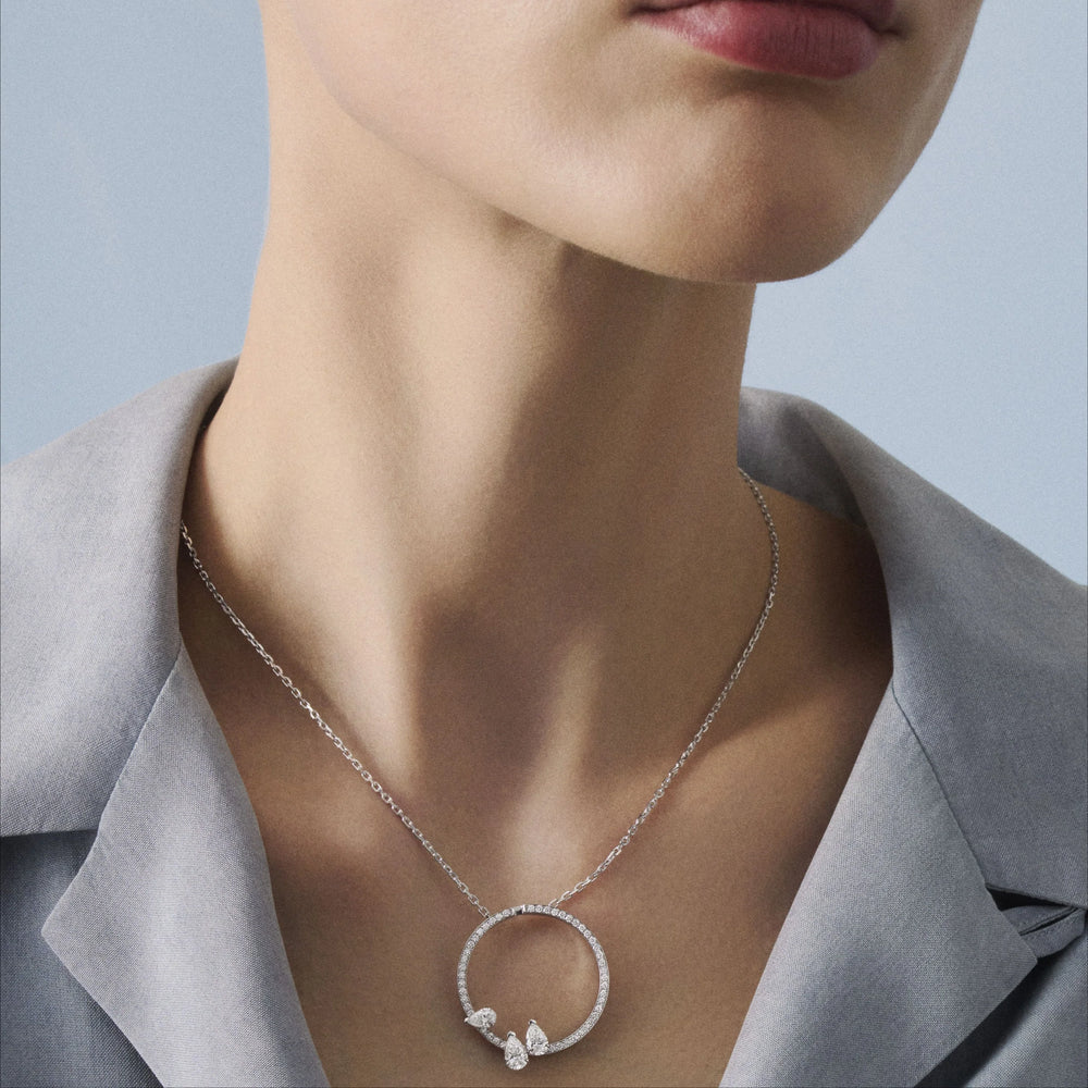 Serti sur Vide pendant in white gold with 3 pear cut diamonds - PSV3AAWG00000