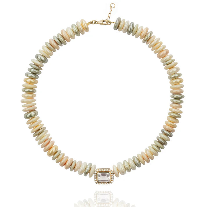 Collier Van Den Abeele Molly perles de coquillages plates et or