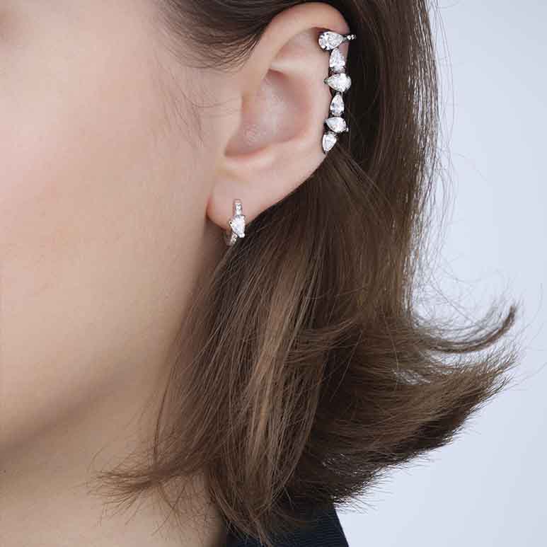 Boucle d'oreille Repossi Sertie sur Vide en or noir avec 6 diamants taille poire - ESV3DAWG00BCR