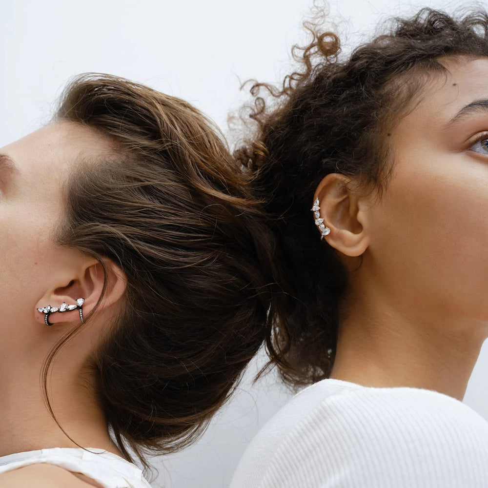 Boucle d'oreille sertie sur vide en or noir avec 6 diamants taille poire - ESV3DAWG00BCR