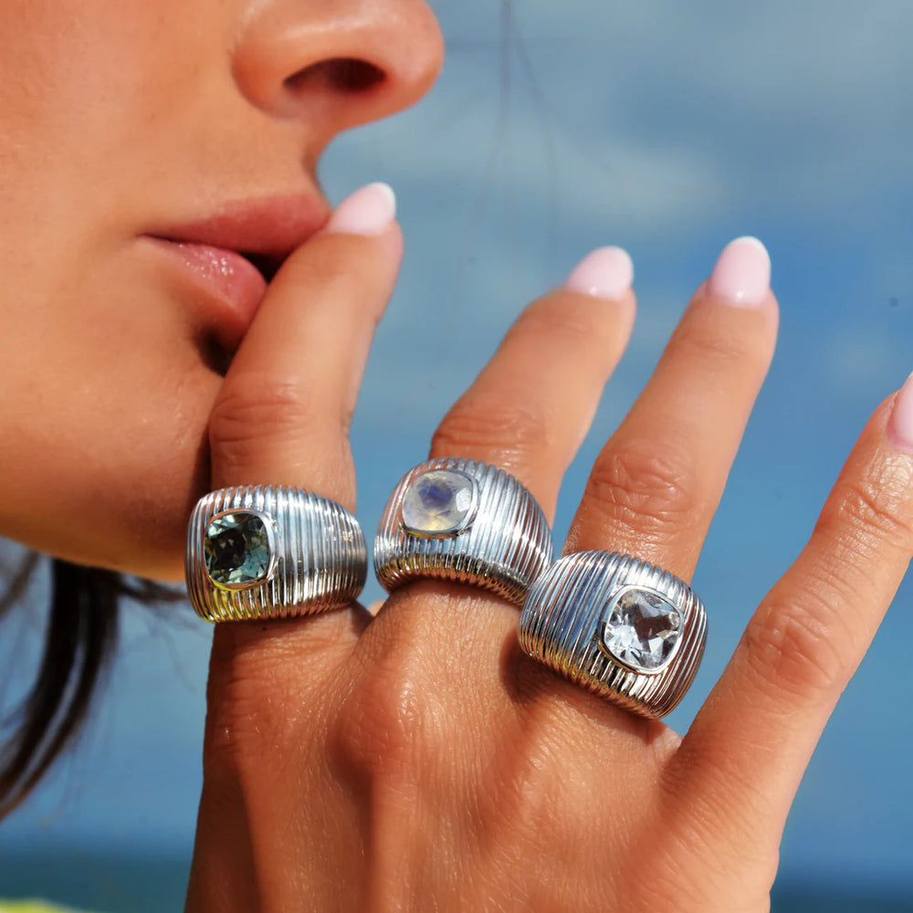 Bague Van Den Abeele Michelle topaze bleu Swiss taille coussin