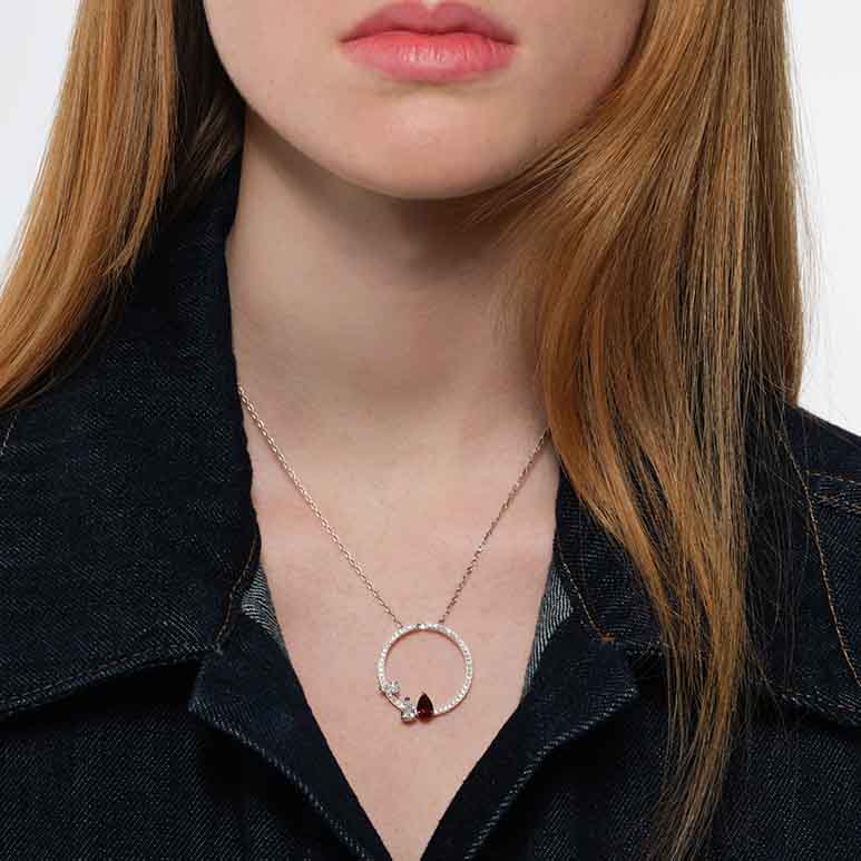 Pendentif Repossi serti sur vide en or blanc avec 2 diamants taille poire et 1 rubis taille poire - PSV3AAWGR0000